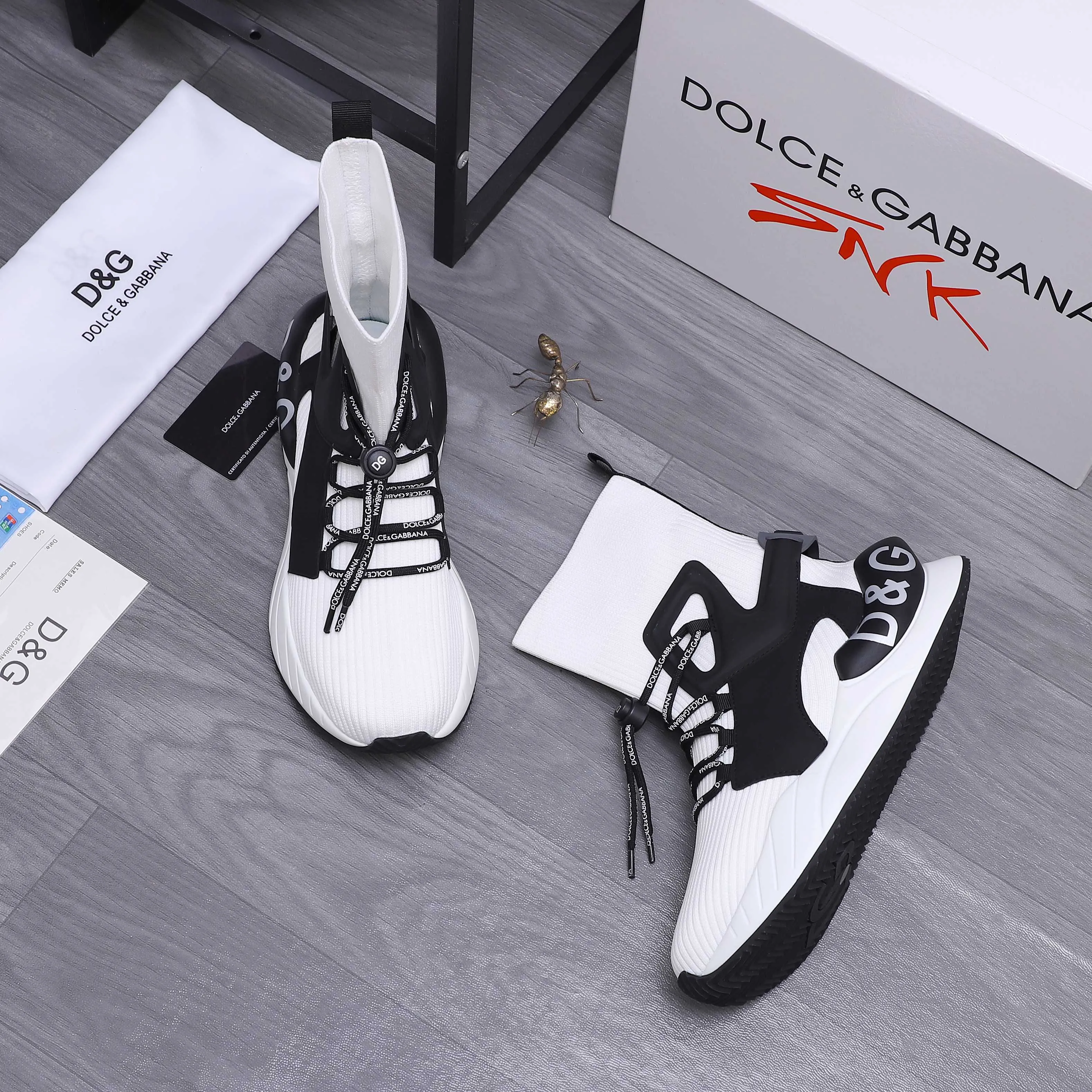 Men's shoes 💰442 Product trademark: DG (Dolce & Gabbana) casual shoes for couples. Regular size: 36-46 (45.46 is custom-made and non-returnable) Product materials: Selected knitted breathable spliced ​​cowhide upper, cowhide insole, original outsole